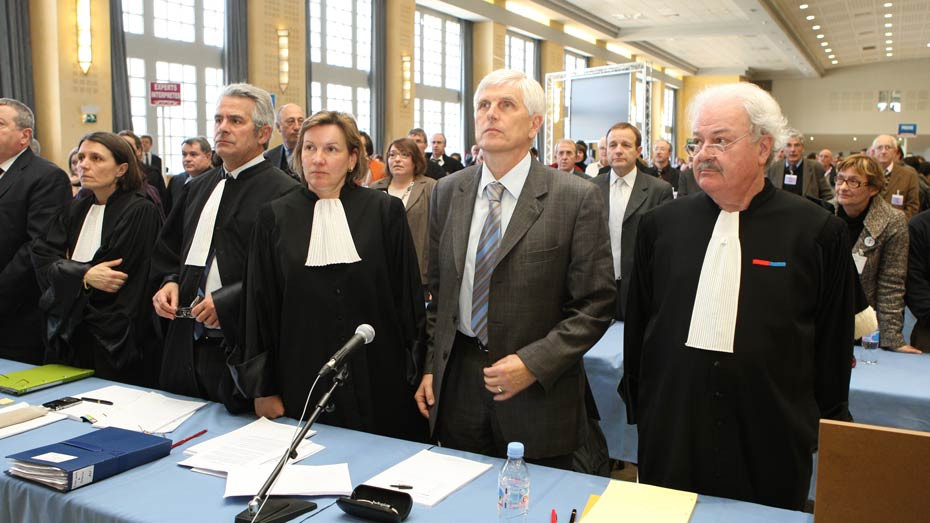 Serge Biechlin, ex-directeur de l'usine AZF, et ses avocats, lors de l'ouverture du procès - Nathanaël Mergui/Mutualité française